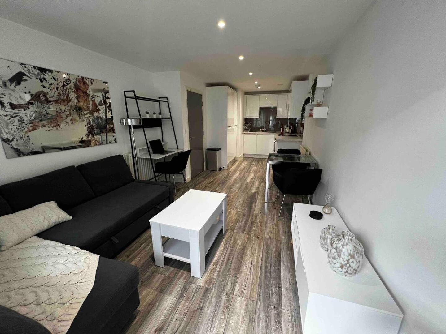 Апартаменти Stylish 1-Bed Flat With Sofa-Bed In Лондон Екстер'єр фото